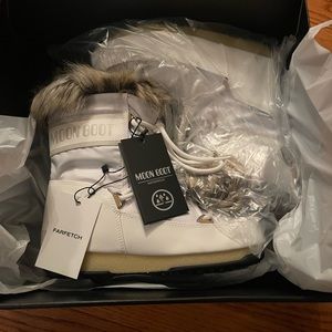 NWT MOON BOOT